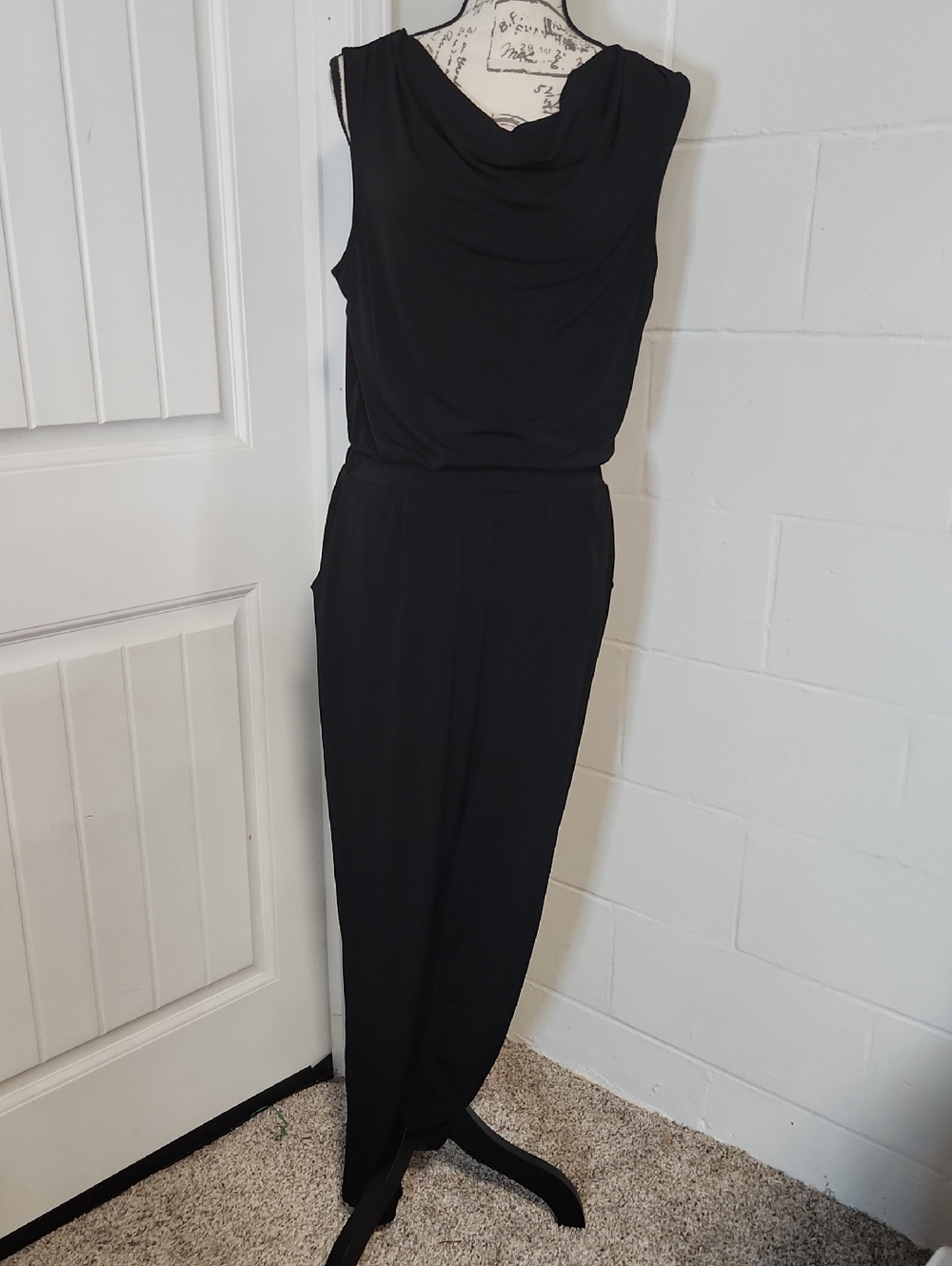 Kohl's Apt 9. Black Sleeveless Draped Jumpsuit Size Large NWT